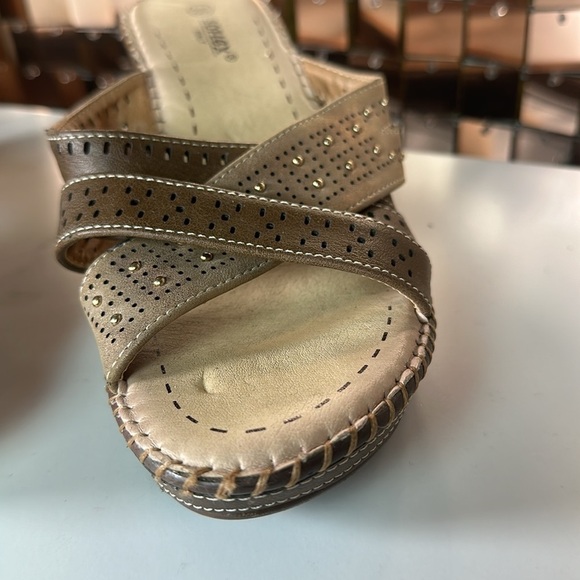 Soflex Tan and Gold Wedge Sandals Made in Italy Size 39 (8.5) - Picture 4 of 12